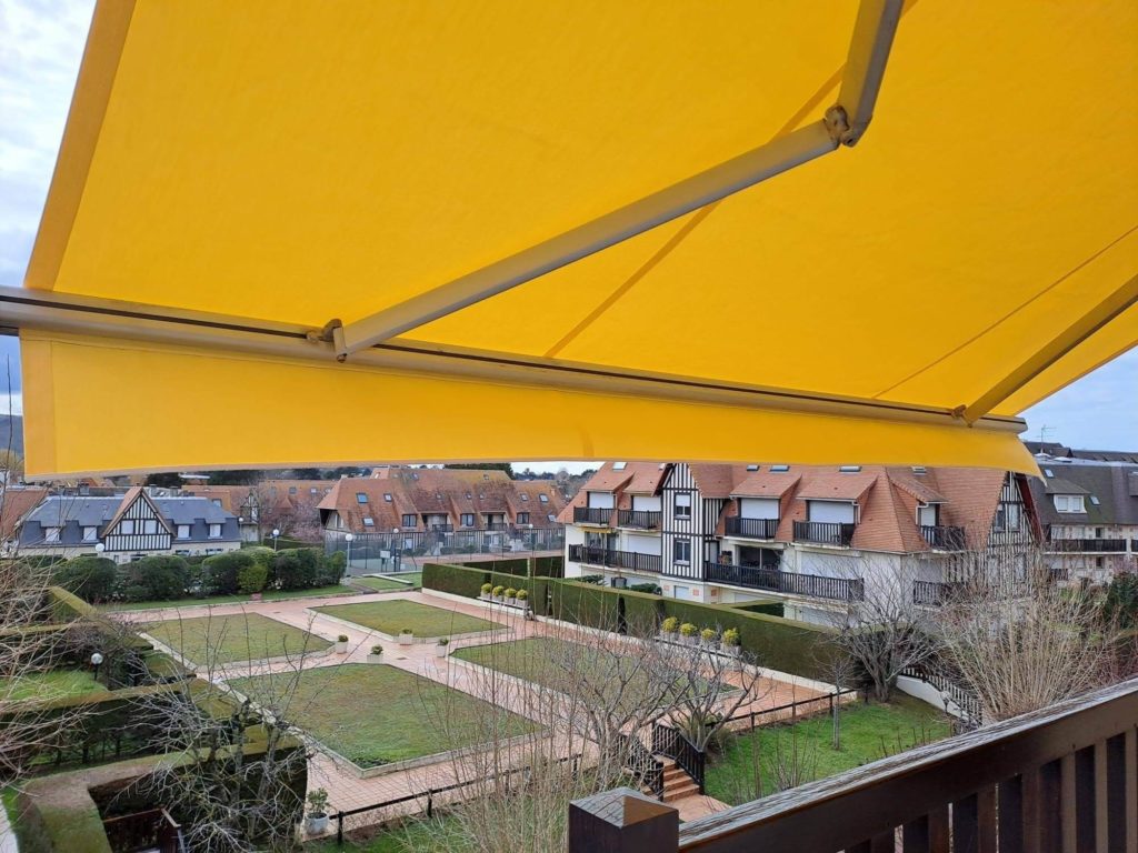 store banne sur appartement à Cabourg 